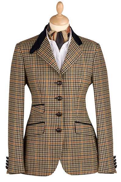 mannequin displaying a classic ladies' tailored tweed jacket, paired with a white shirt and a neck scarf, a must-have wardrobe essential to dress like an English woman